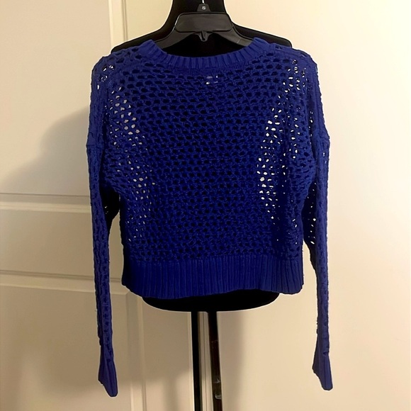 Old Navy Cropped Crochet Sweater Size M - Picture 2 of 4